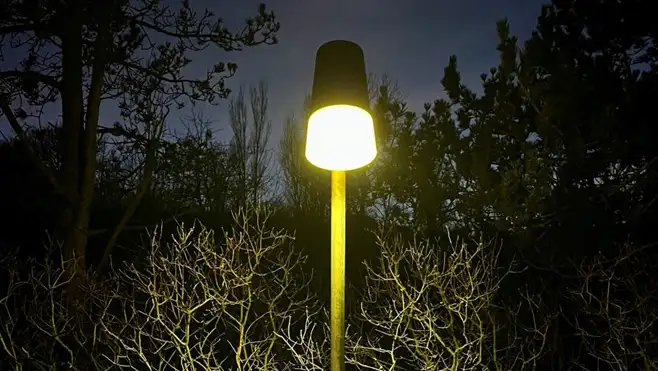 På Anholt tester man lige nu tre modeller for at se, hvor lidt lysforurening gadelamper kan lave.