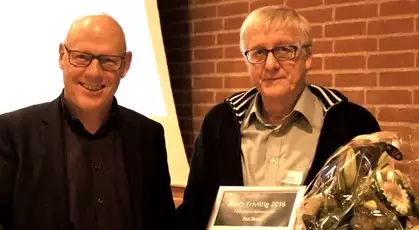 Lars Møller og Årets Frivillig, Poul Nielsen med pris